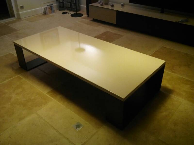table basse rectangulaire et pied métal rectangle