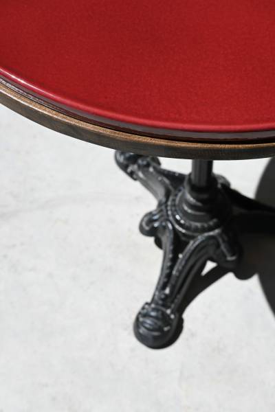 L’élégance du garance : des tables en pierre de lave et bois sur mesure