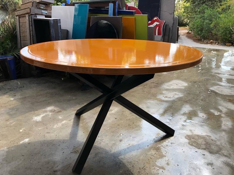 table ronde pour 6 personnes en lave émaillée