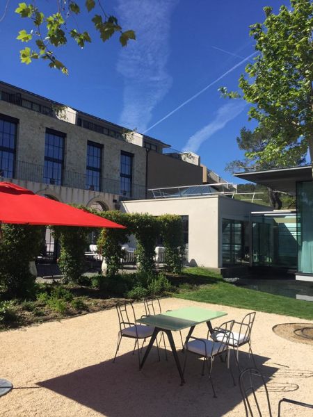 table en lave émaillée couleur vert pomme