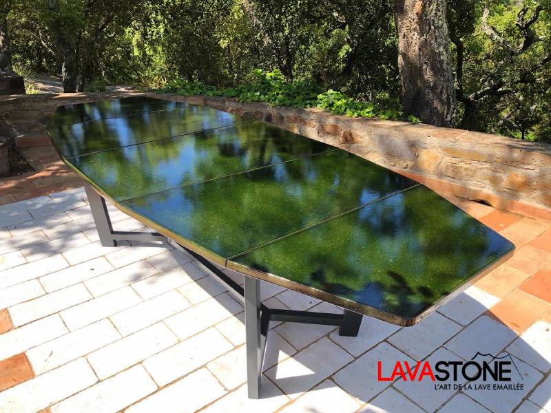 Table en lave émaillée en plusieurs morceaux
