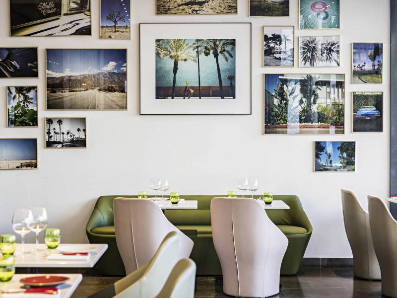 Réalisation de Tables en Pierre de Lave Émaillée au Pullman Paris Tour Eiffel