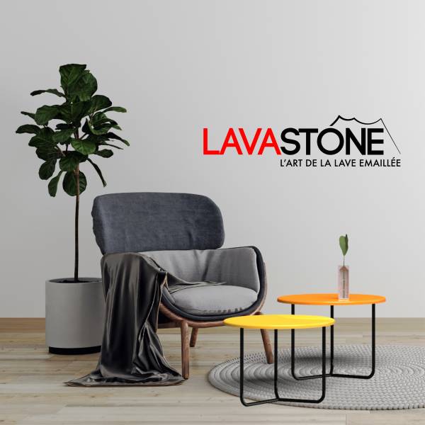 Table basse PEACE & LAVA au design épuré recherché par les décorateurs aux Etats Unis