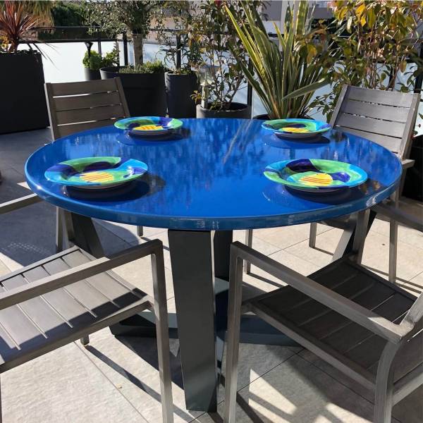 table ronde en lave émaillée avec pied de table moderne