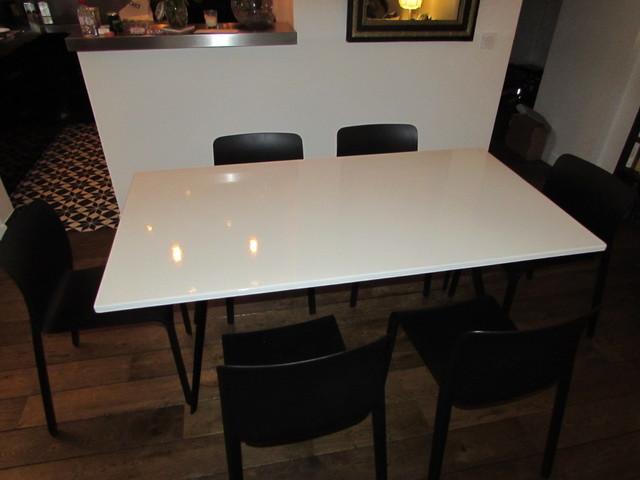 Table en lave émaillée d'intérieur