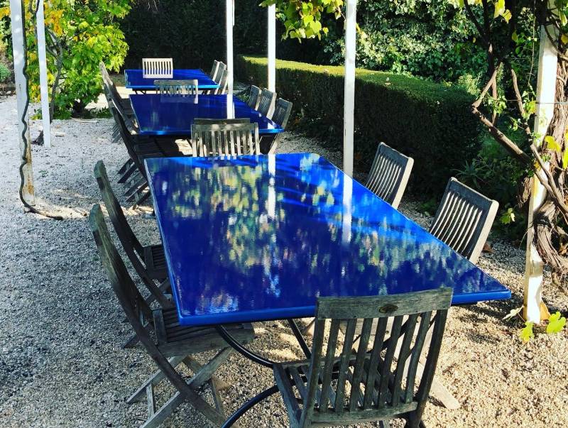 Tables pour accueillir 30 PERSONNES en lave émaillée à La Londe les Maures (Var)