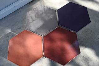 Fabrication et installation de tables basses LAVA BEE pour client à Aix en Provence