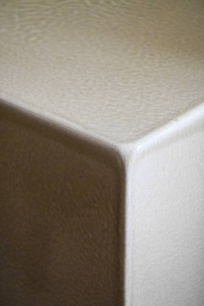 Réalisation du Cube en Pierre de Lave Émaillée : Design et Polyvalence