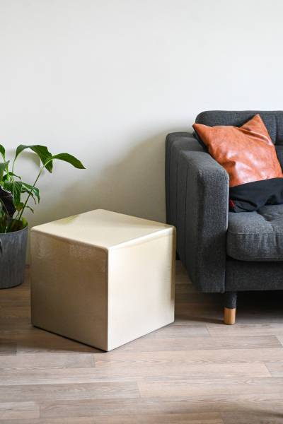 Réalisation du Cube en Pierre de Lave Émaillée : Design et Polyvalence