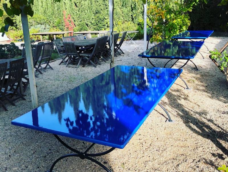 Tables pour accueillir 30 PERSONNES en lave émaillée à La Londe les Maures (Var)
