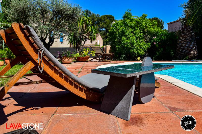 Modèle design EG'GALACTIC, mobilier de luxe, table basse unique à Annecy pour piscine