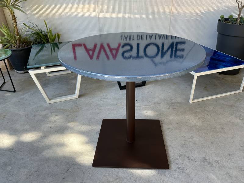 Table ronde sur pied moderne bistrot