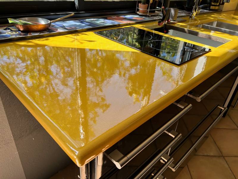 plan de travail jaune craquelé 