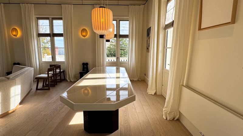 Réalisation sur mesure d'une table calpinage en pierre de lave émaillée à Caen