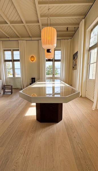 Réalisation sur mesure d'une table calpinage en pierre de lave émaillée à Caen