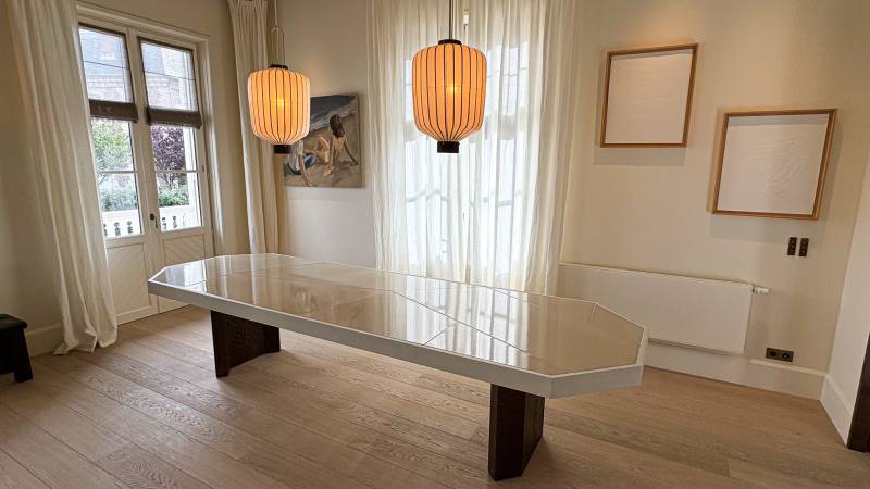 Réalisation sur mesure d'une table calpinage en pierre de lave émaillée à Caen