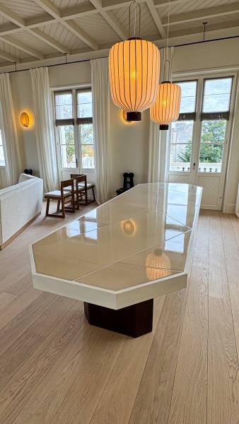 Réalisation sur mesure d'une table calpinage en pierre de lave émaillée à Caen