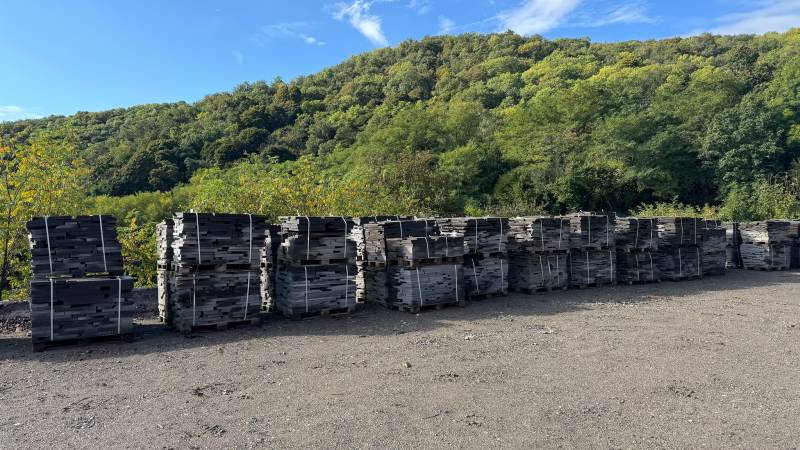 Tranches de lave en carrière à Volvic