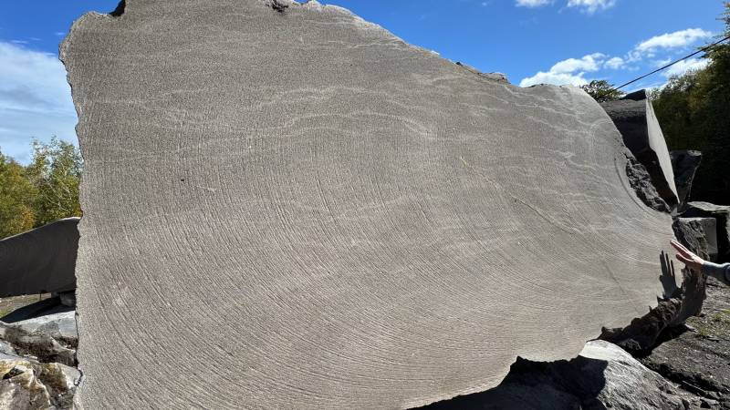 Tranches de lave en carrière à Volvic