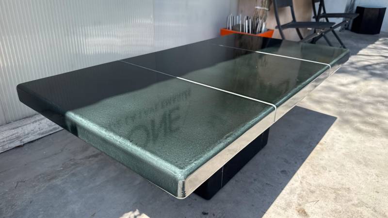 Table basse Serpentine à l’Île de Ré : l’élégance minérale au bord de l’Atlantique