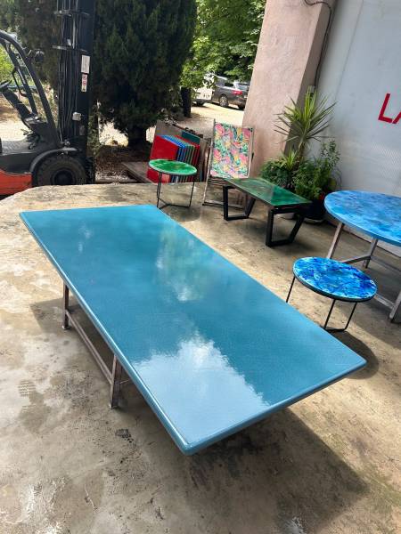 GRANDE TABLE RECTANGULAIRE EN LAVE EMAILLEE A PARIS