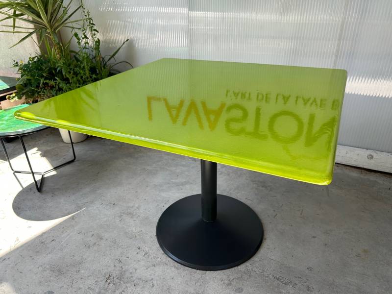 pied rond en fonte avec table en lave émaillée