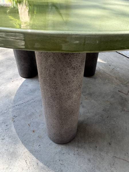 pied de table basse en lave brute 