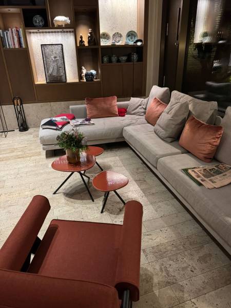 Table basse Ovo, un duo en pierre de lave émaillée