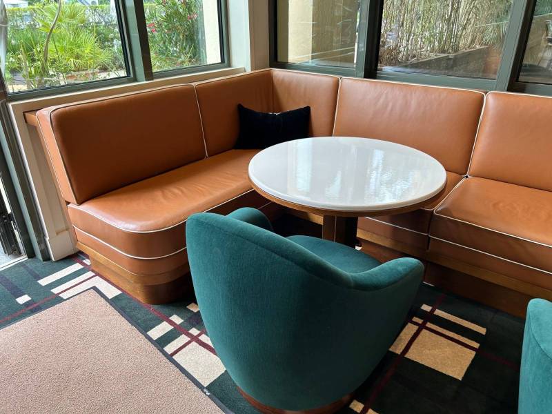 Table lave émaillée Lavastone Lagardère et Sarah Lavoine