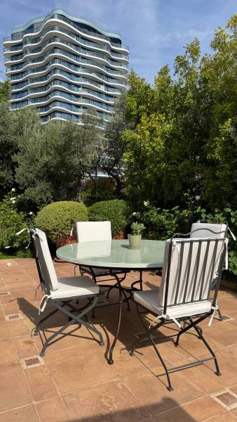 Réalisation table en pierre de lave émaillée ronde – Ø140 cm – Couleur Céladon