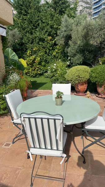 Réalisation table en pierre de lave émaillée ronde – Ø140 cm – Couleur Céladon