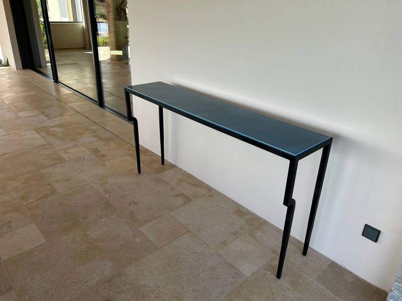 console fer forgé pied girafe plateau lave émaillée couleur bleu Glacier 