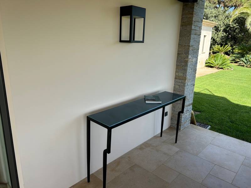 console fer forgé pied girafe plateau lave émaillée couleur bleu Glacier 