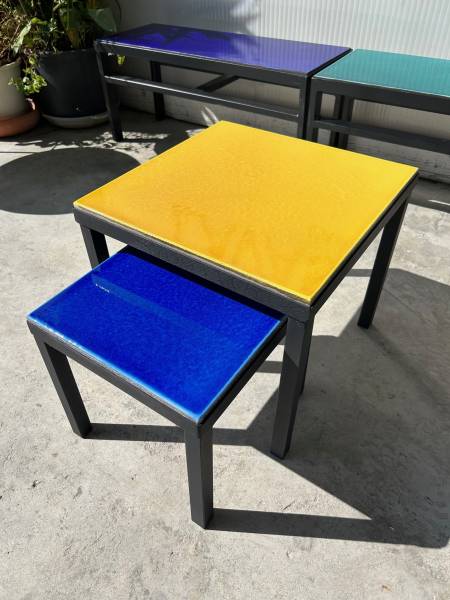 Duo table gigogne carrée en lave émaillée de toutes les couleurs à Toulouse