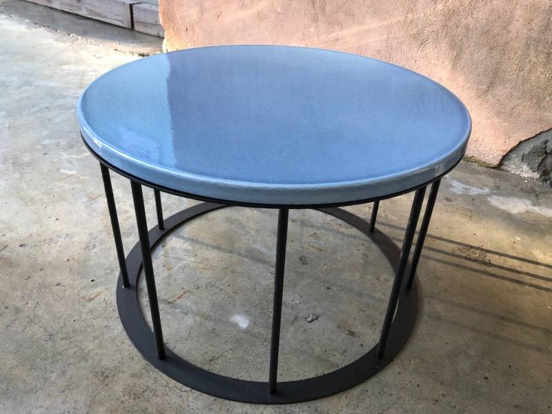 table basse ronde en lave émaillée