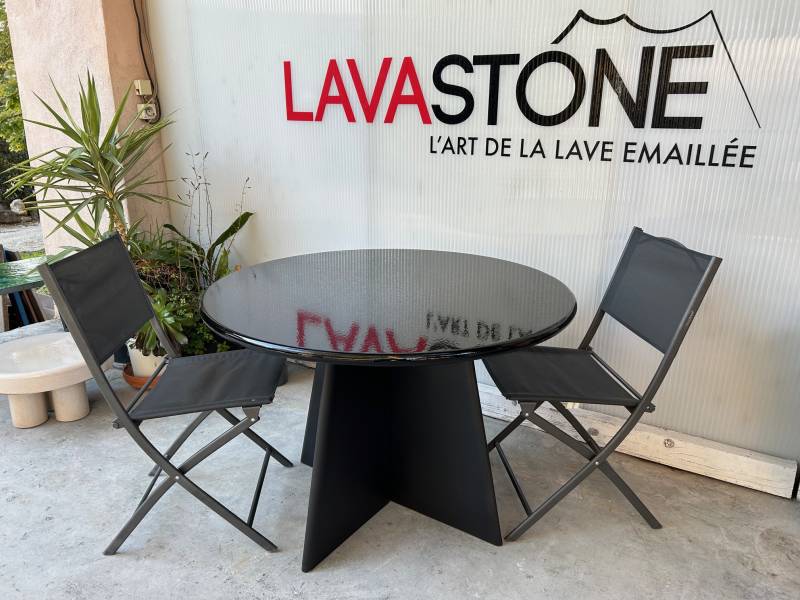 Table ronde et pied en lave émaillée noir 