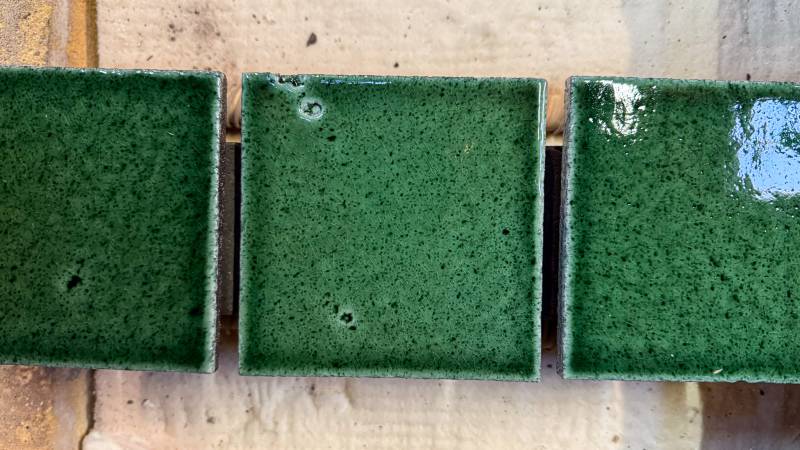 Réalisation de carreaux en pierre de lave émaillée pour différentes applications intérieur ou extérieur