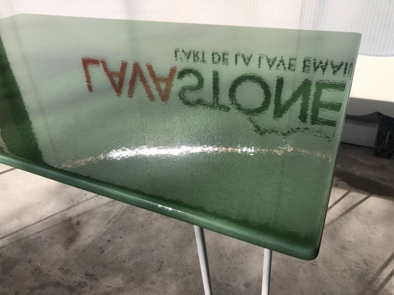 table rectangle en lave émaillée et pied épingle ripaton