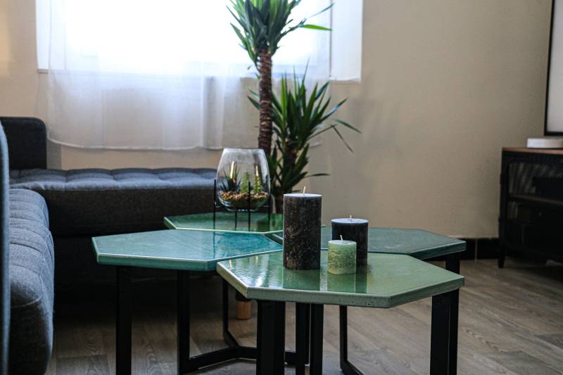 Table basse légère et design LAVA BEE proposée à l'unité ou en lot livrée au Luxembourg 