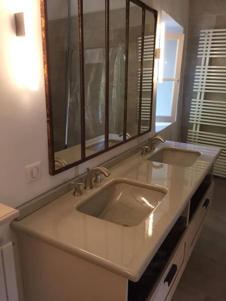 Plans vasques salle de bain en lave émaillée BLANC NACRE installés à Hyères