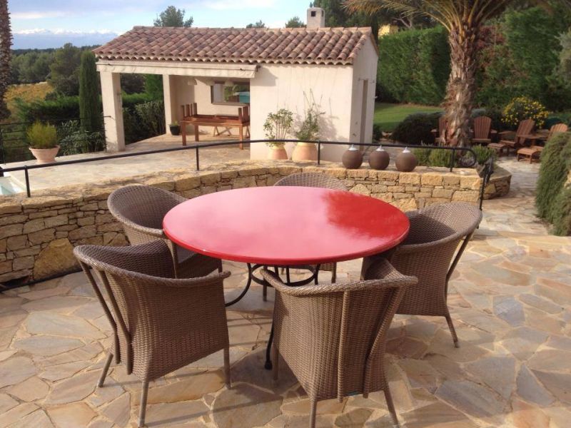 table ronde en pierre de lave emaillée