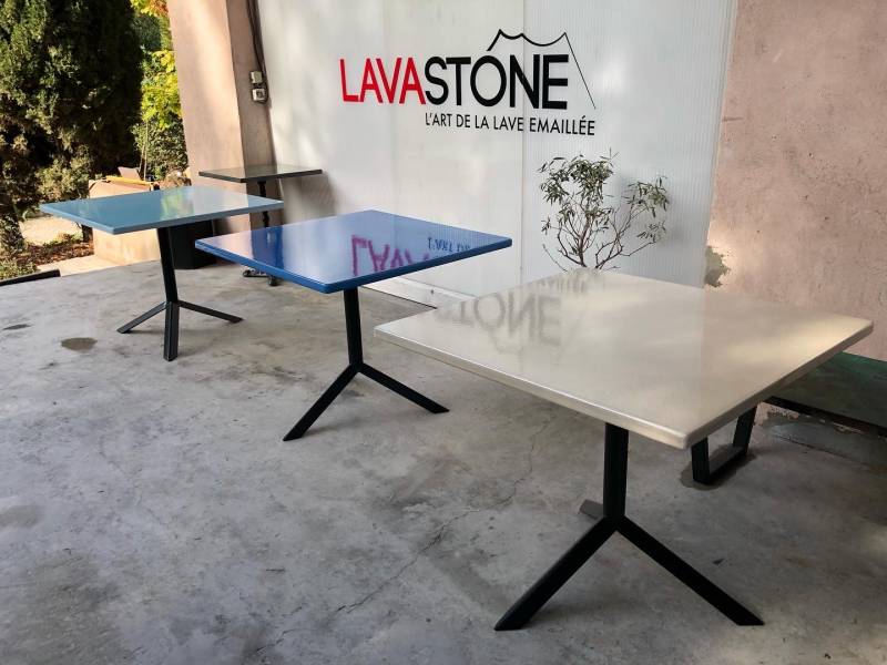 Piétement métal Bistrot moderne avec plateau en pierre de lave