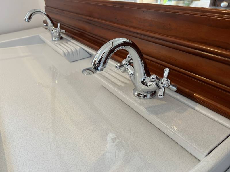 Très grande vasque de salle de bain à Biarritz