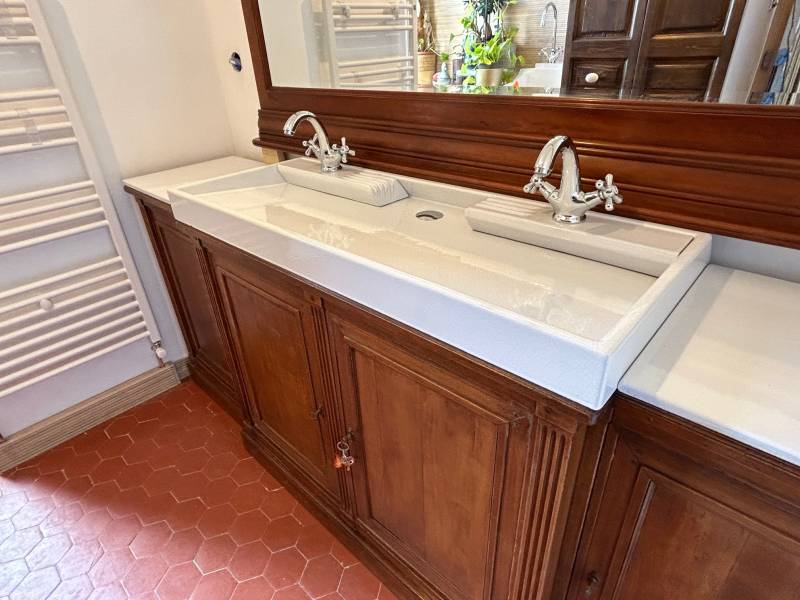 Très grande vasque de salle de bain à Biarritz