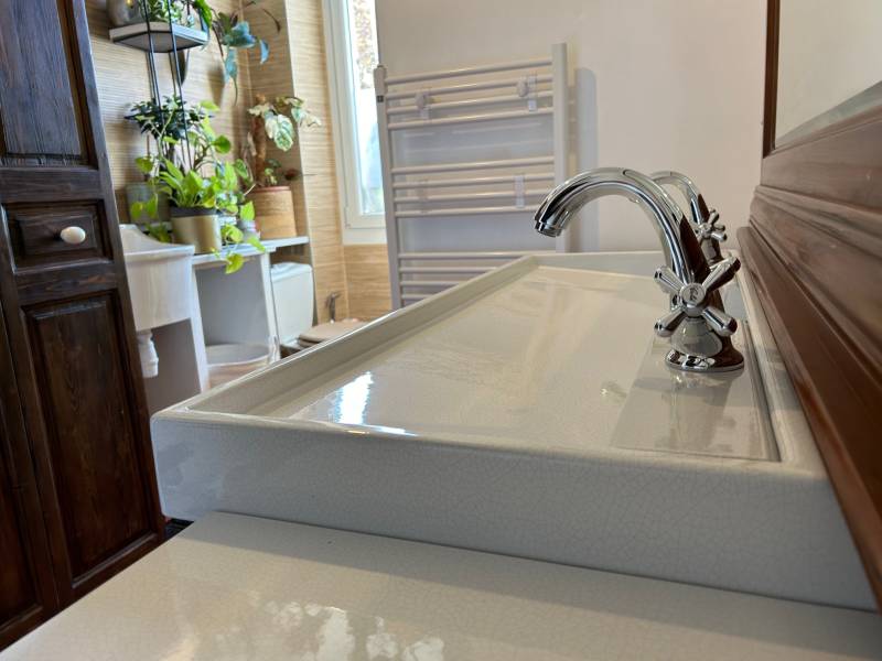 Très grande vasque de salle de bain à Biarritz