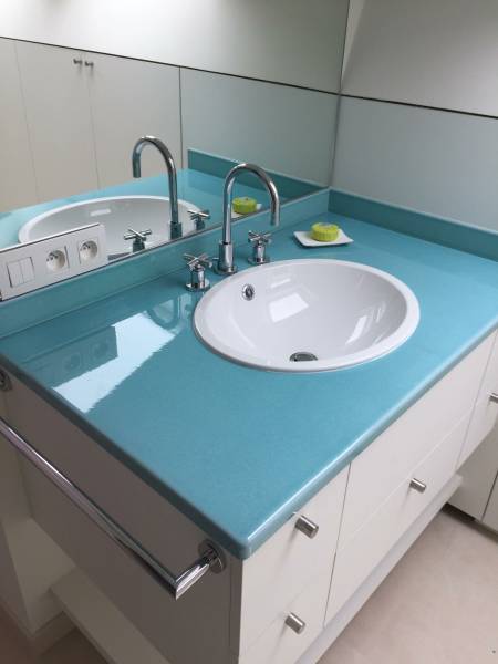 Plan vasque salle d'eau sur mesure à la couleur de votre choix en région parisienne