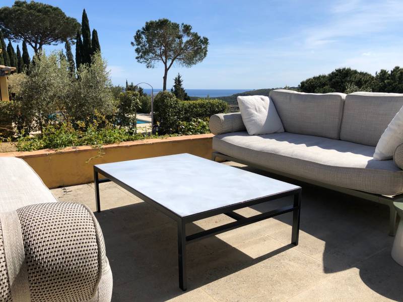 table rectangulaire en lave émaillée enchâssée