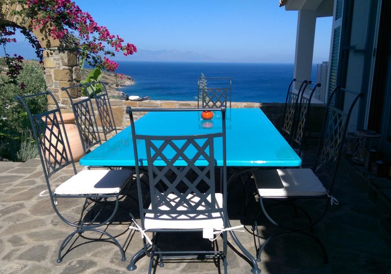 Fabrication sur mesure d'une table bleu en lave émaillée livrée en Grèce