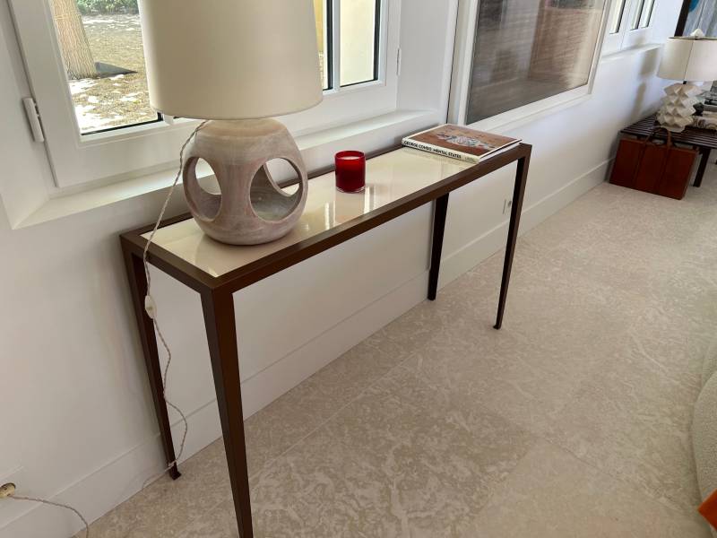 console haute 4 pieds en lave émaillée