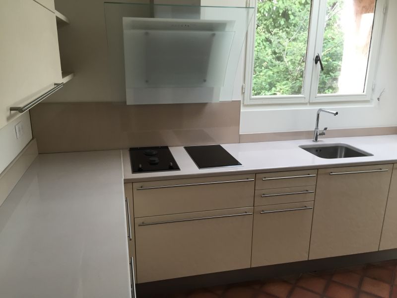 plan de travail couleur Pierre en lave émaillée pour la Corse